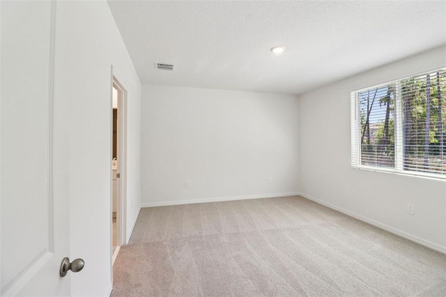 Spacious, unfurnished interior of a new home in Ridgehaven - Villas, Ormond Beach (Image 17).
