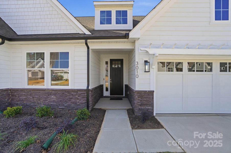 Exterior details and patio area of a home in Rone Creek, Waxhaw (Image 4).