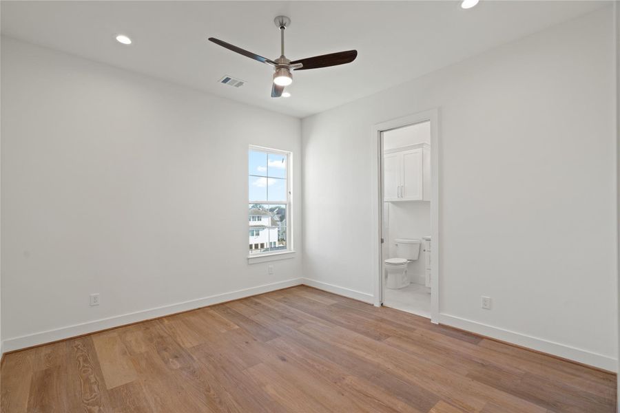 Spacious, unfurnished interior of a new home in , Houston (Image 13).