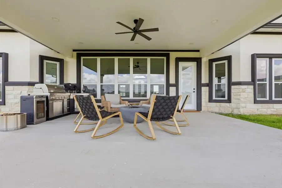 Exterior details and patio area of a home in , Royse City (Image 4).