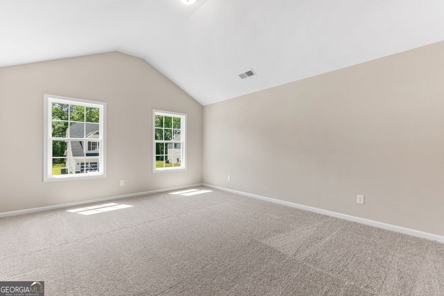 Spacious, unfurnished interior of a new home in Juliette Crossing, Forsyth (Image 49).