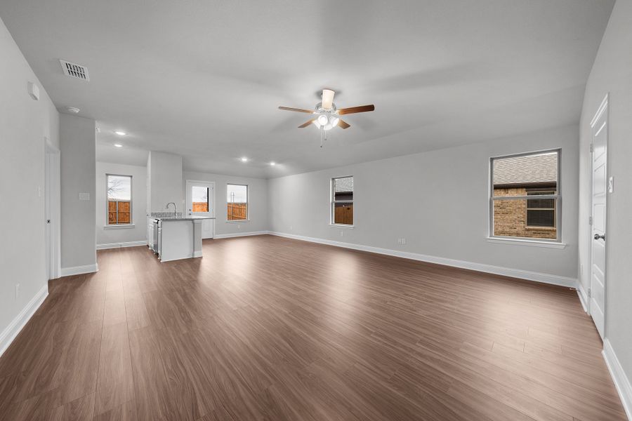 Spacious, unfurnished interior of a new home in Stonecreek, Sulphur Springs (Image 21).