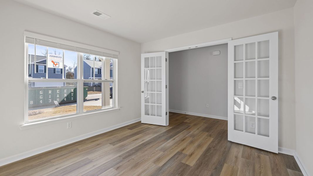 Spacious, unfurnished interior of a new home in Bentley Park, Greenwood (Image 18).