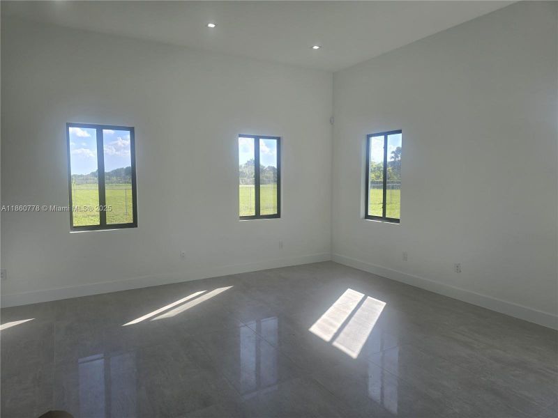 Spacious, unfurnished interior of a new home in , Homestead (Image 63).