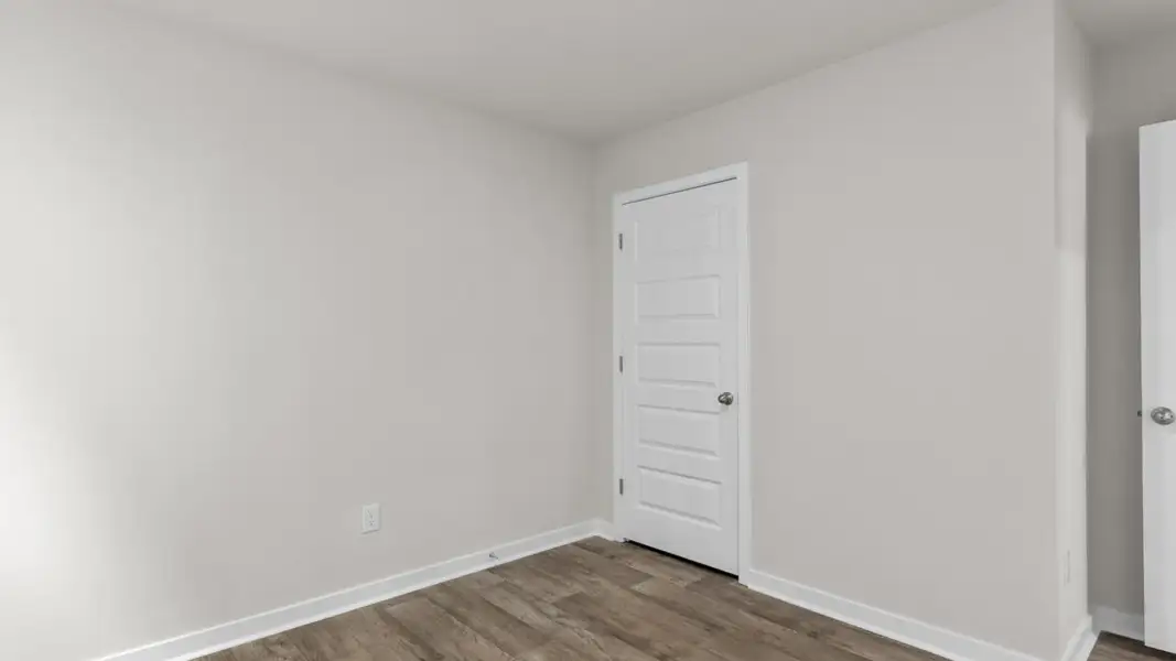 Spacious, unfurnished interior of a new home in Vineyard Trail, Jacksonville (Image 22).
