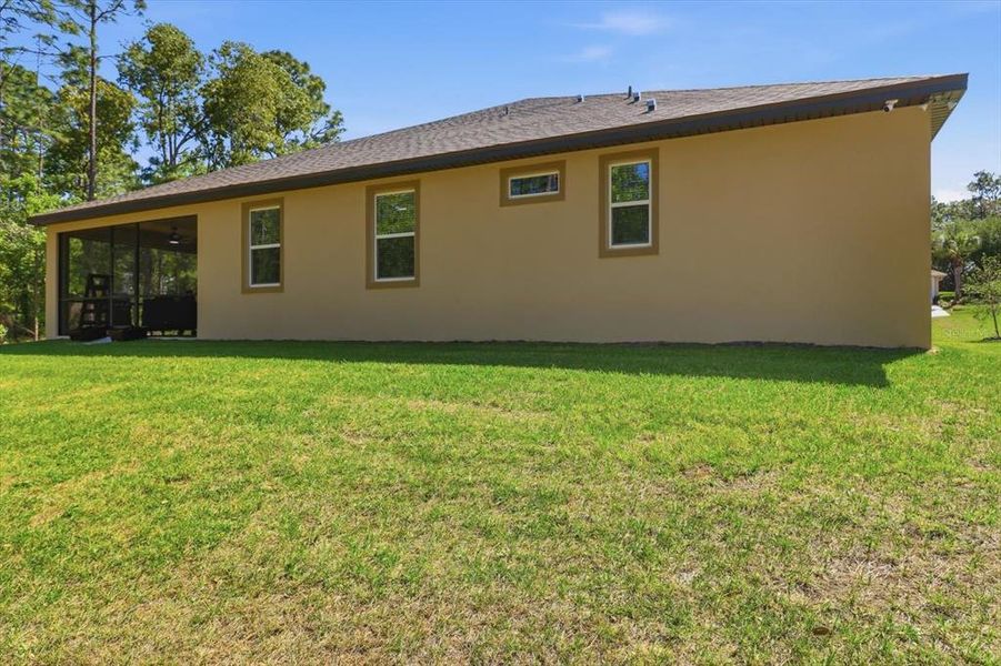 Exterior details and patio area of a home in , Homosassa (Image 3).