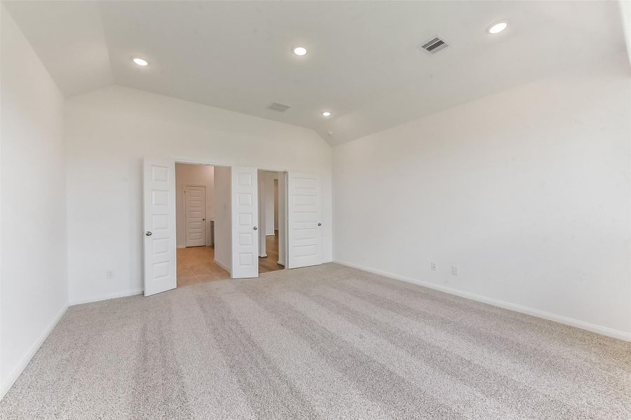 Spacious, unfurnished interior of a new home in River Ranch Meadows, Dayton (Image 30).