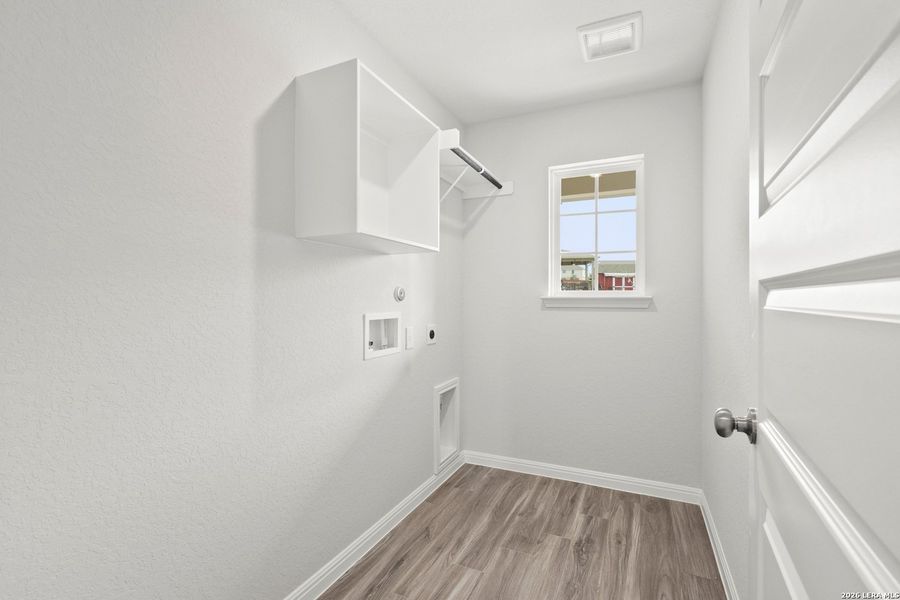 Spacious, unfurnished interior of a new home in Hunters Ranch, San Antonio (Image 24). Spacious, unfurnished interior of a new home in Hunters Ranch, San Antonio (Image 24).