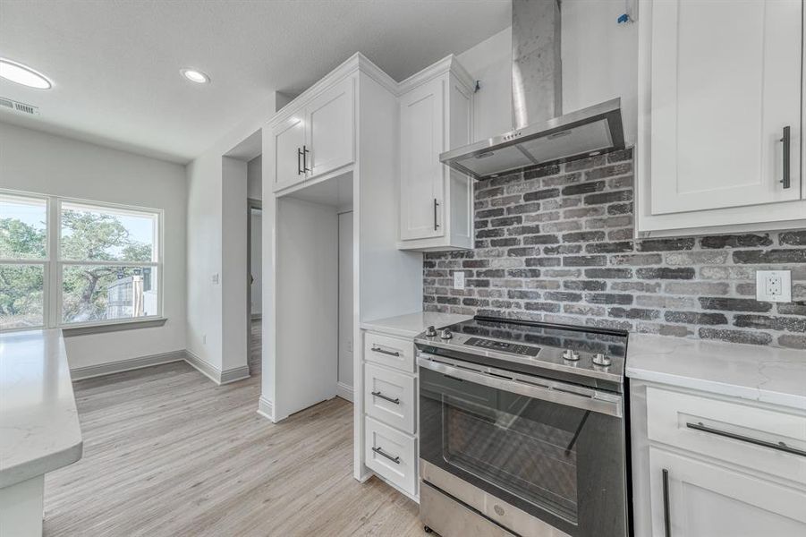 Furnished interior view inside a new home in , Paradise (Image 7).