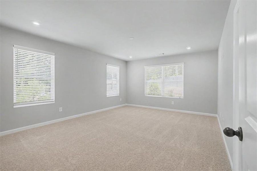 Spacious, unfurnished interior of a new home in Sawmill Creek, Mableton (Image 35).
