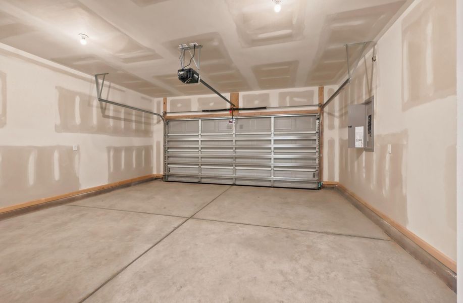 Spacious, unfurnished interior of a new home in Edgefield, Loris (Image 24).