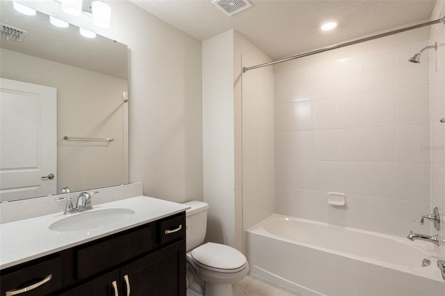 Furnished interior view inside a new home in Willow Ridge, Montverde (Image 12).