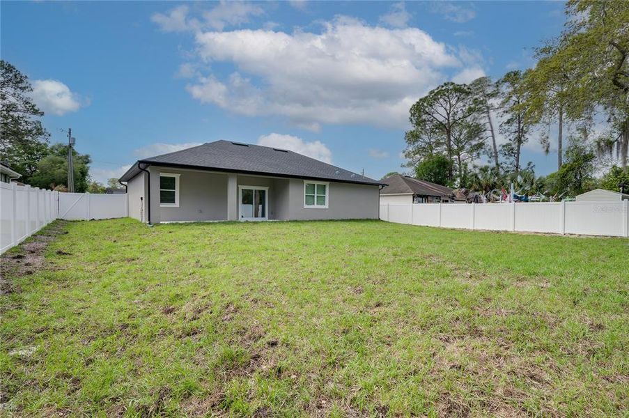 Exterior details and patio area of a home in , Debary (Image 4).
