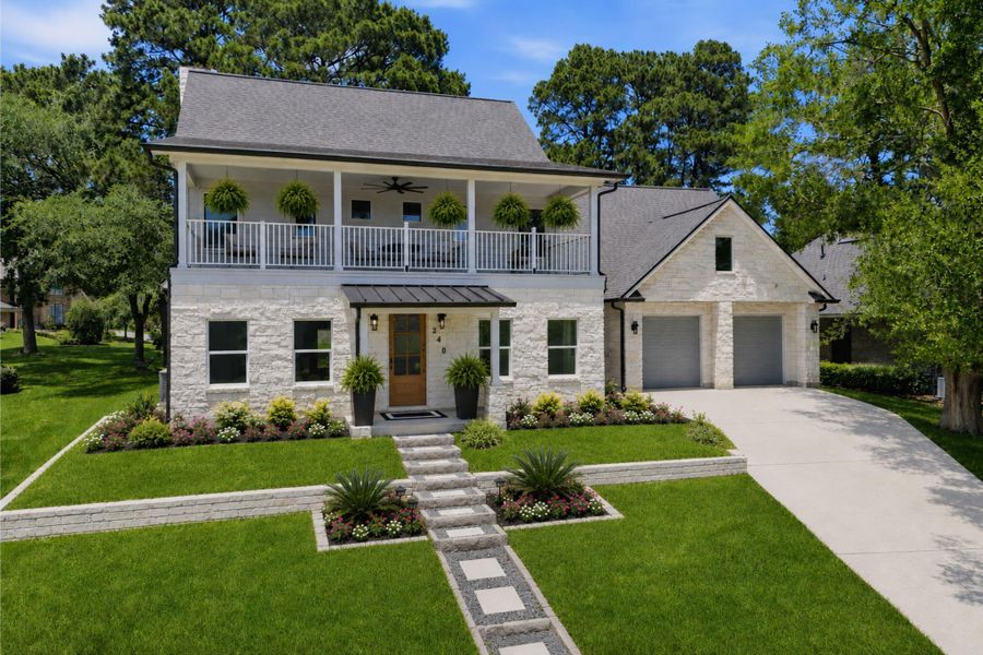 Welcome to 240 Sarasota Circle, a new construction home designed by XXX in the guard-gated golf community of Bentwater. Welcome to 240 Sarasota Circle, a new construction home designed by XXX in the guard-gated golf community of Bentwater.