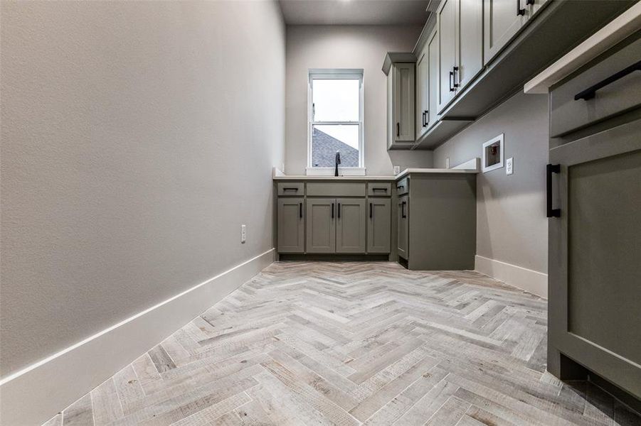 Spacious, unfurnished interior of a new home in , Tyler (Image 24).