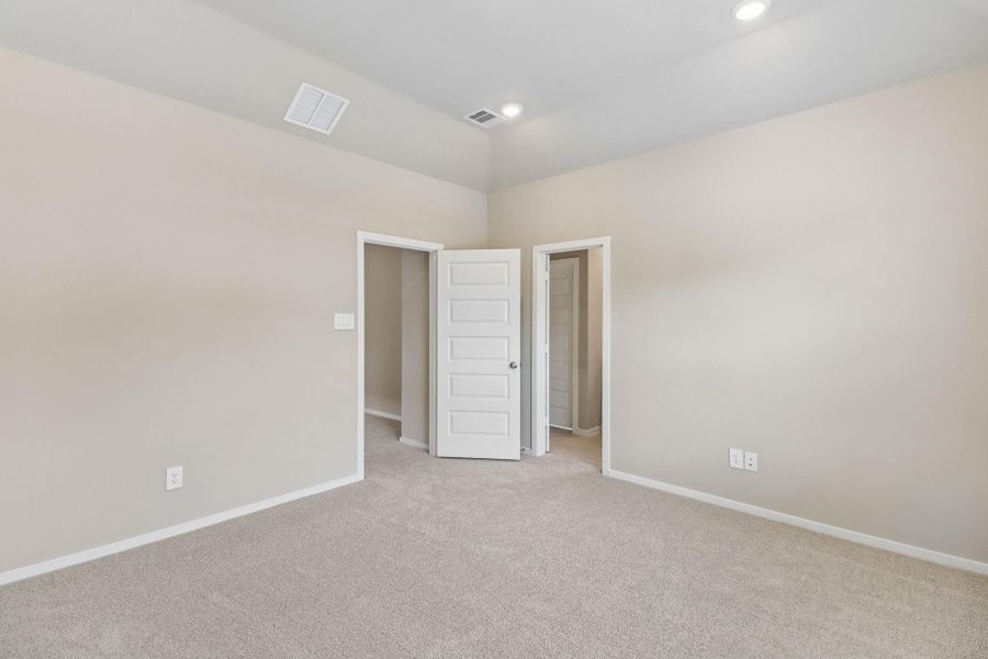 Spacious, unfurnished interior of a new home in Parkway Commons - City Series, Missouri City (Image 34).