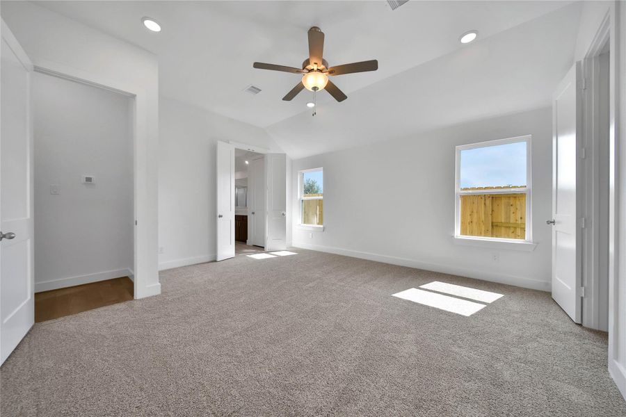 Spacious, unfurnished interior of a new home in , Rosharon (Image 25).