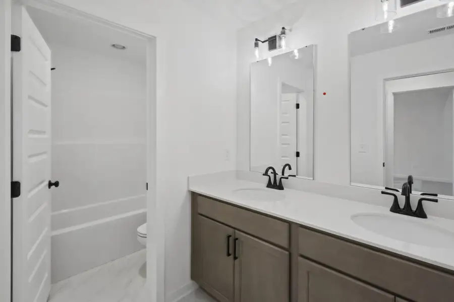 *Photo of example home. Selections & finishes may vary. *Photo of example home. Selections & finishes may vary.