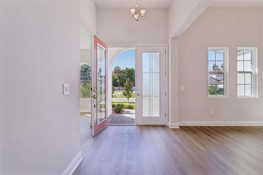 Spacious, unfurnished interior of a new home in Crestwood Estates, Valrico (Image 17).
