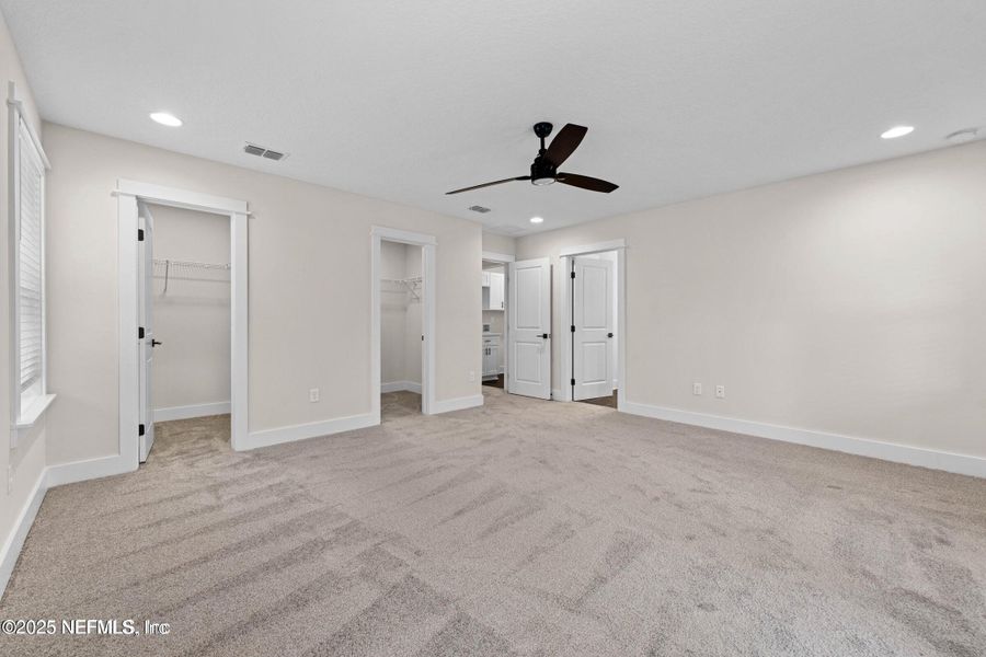 Spacious, unfurnished interior of a new home in , Jacksonville (Image 23).