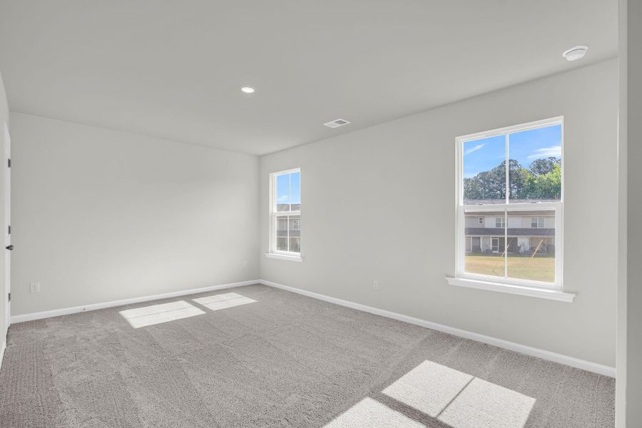 Spacious, unfurnished interior of a new home in Lakeview Commons, Goose Creek (Image 35).