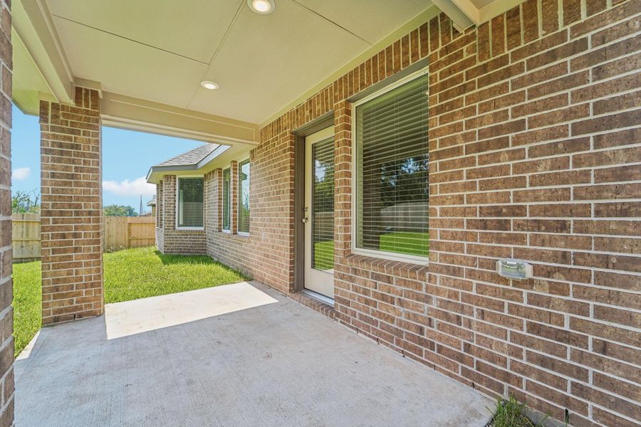 Exterior details and patio area of a home in Kingdom Heights, Rosenberg (Image 3).