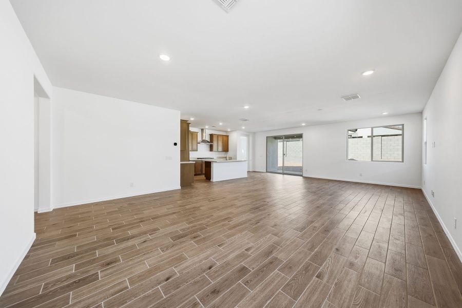 Spacious, unfurnished interior of a new home in Tierra Vistoso, Surprise (Image 7).