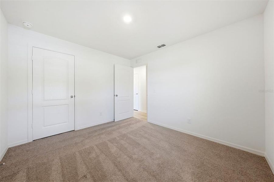 Spacious, unfurnished interior of a new home in Gum Lake Preserve, Lake Alfred (Image 17).