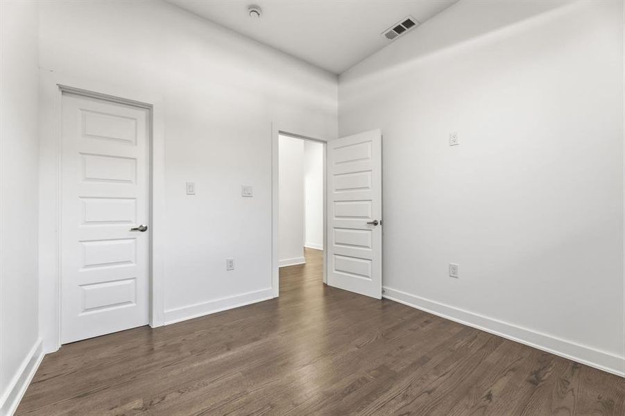 Spacious, unfurnished interior of a new home in , Dallas (Image 19).