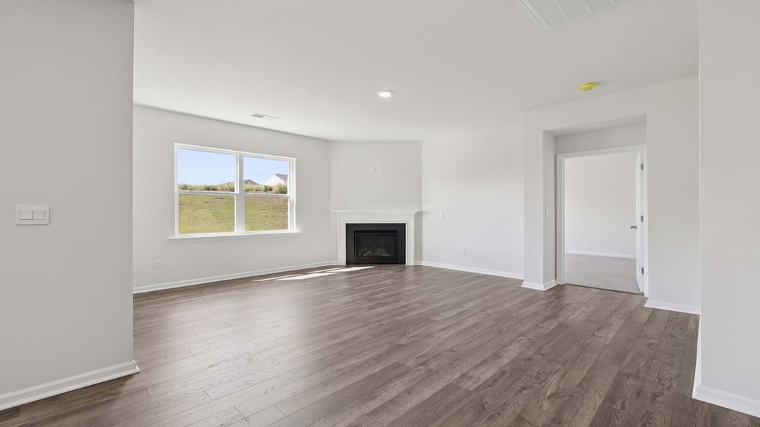 Spacious, unfurnished interior of a new home in Sage Grove, Lyman (Image 32).
