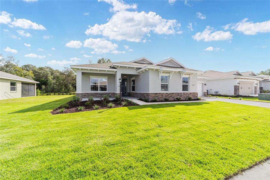 Exterior details and patio area of a home in , Ocala (Image 2).