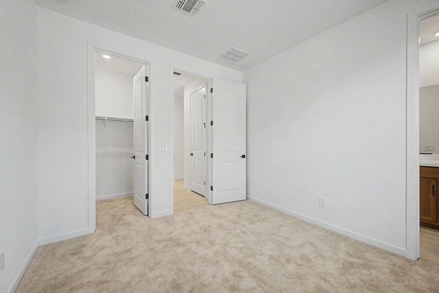 Spacious, unfurnished interior of a new home in Frontera, Surprise (Image 11).