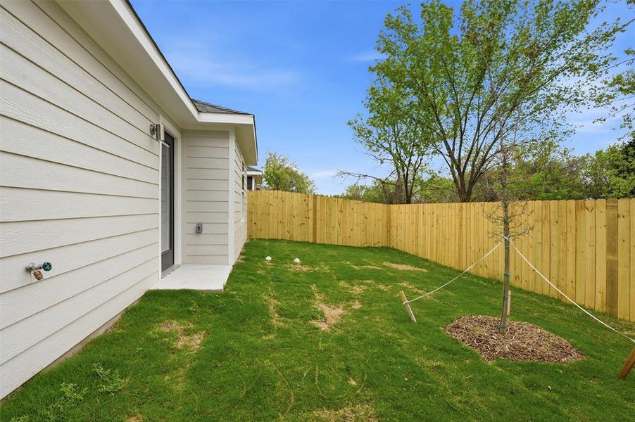 Exterior details and patio area of a home in , Sherman (Image 17).