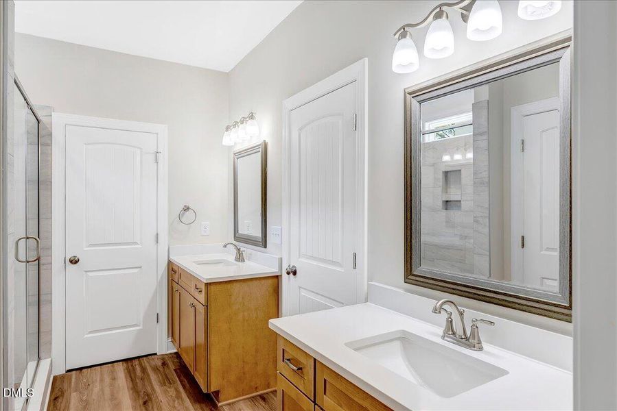 125 Davis St Primary Bath 125 Davis St Primary Bath