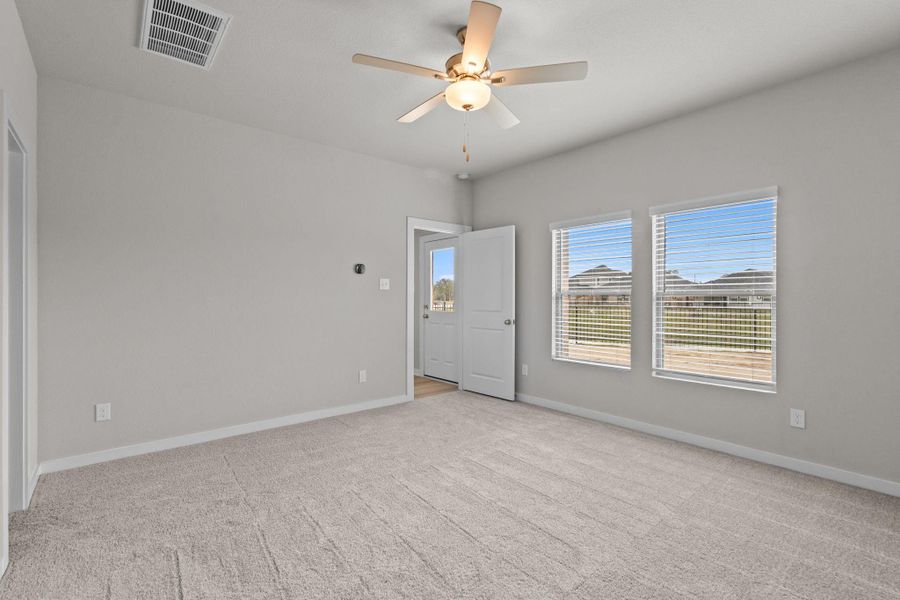 Spacious, unfurnished interior of a new home in Laurel Landing 40', Alvin (Image 23). Spacious, unfurnished interior of a new home in Laurel Landing 40', Alvin (Image 23).