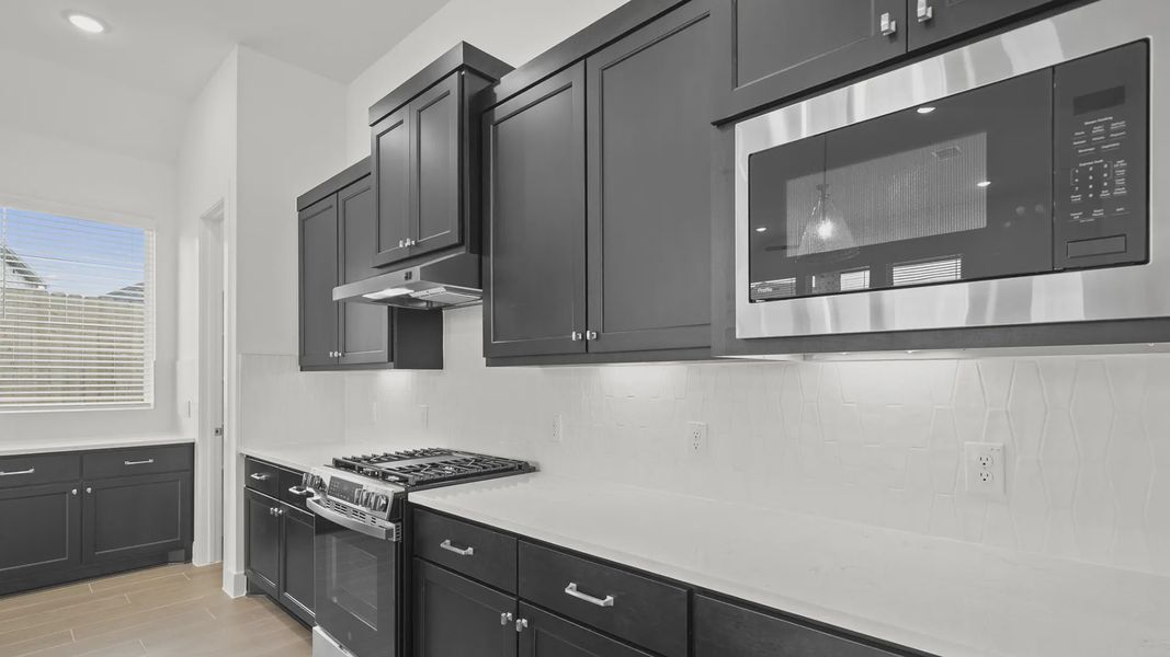 Furnished interior view inside a new home in Sienna 45', Missouri City (Image 10).