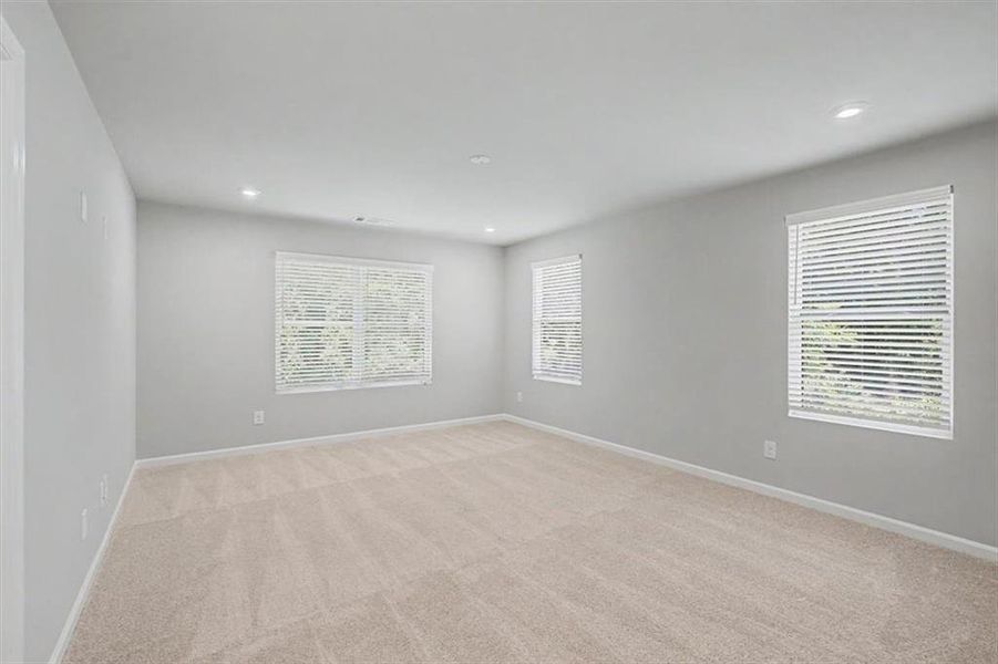 Spacious, unfurnished interior of a new home in Sawmill Creek, Austell (Image 39).