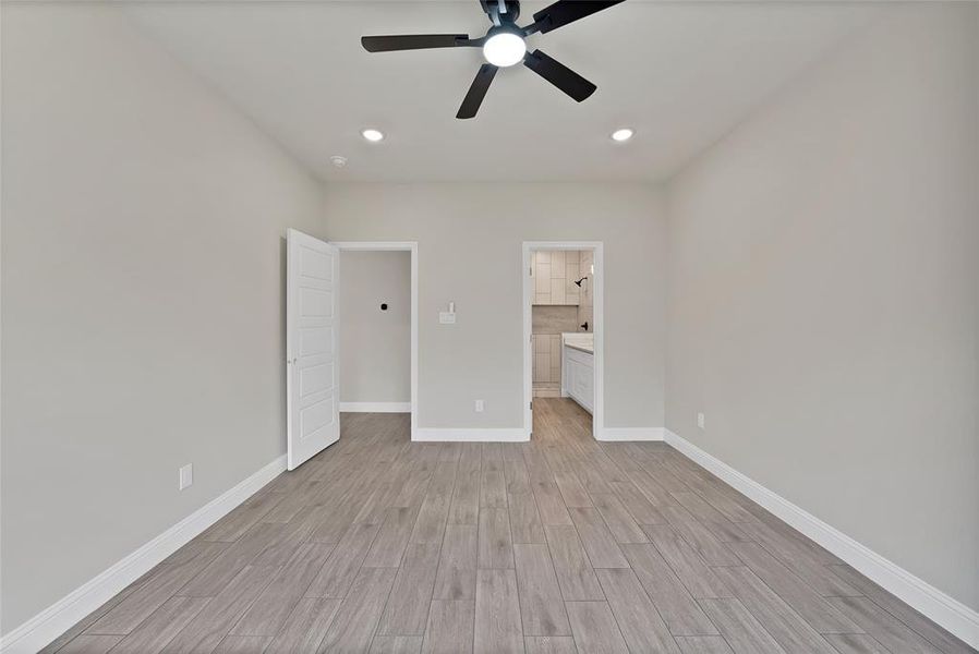 Spacious, unfurnished interior of a new home in , Granbury (Image 25).