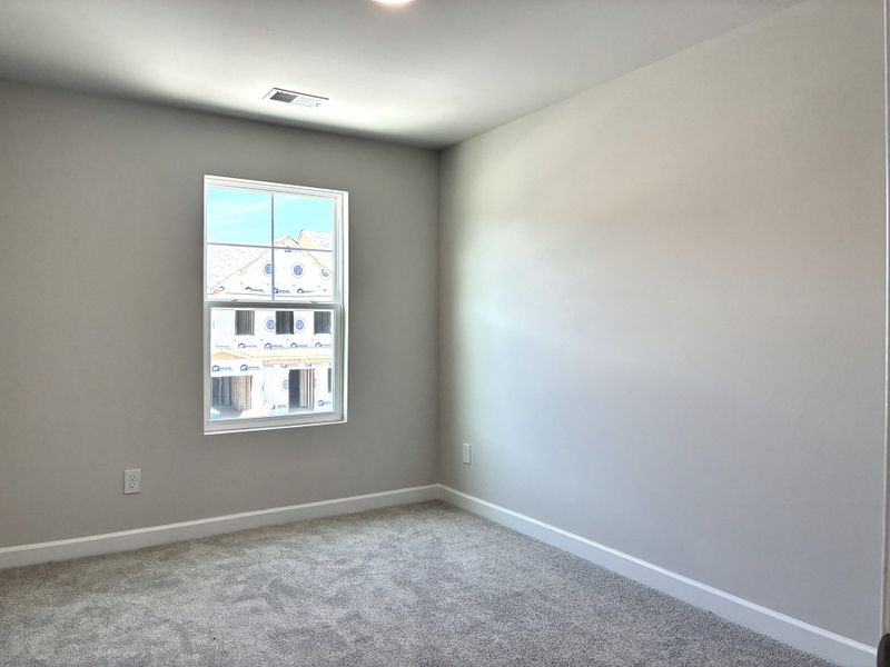Spacious, unfurnished interior of a new home in Miller Park, Greenville (Image 14).