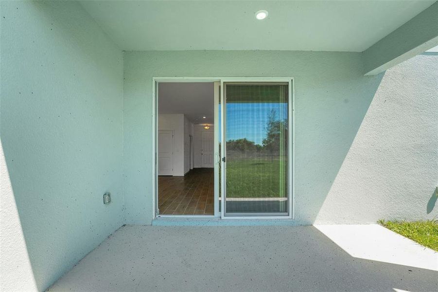 Exterior details and patio area of a home in Willowbrook North, Winter Haven (Image 21).