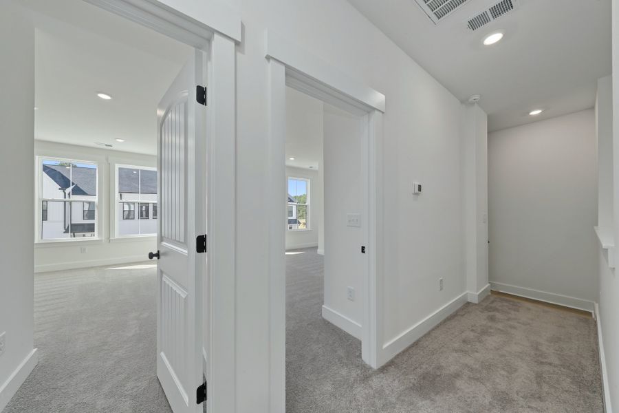 Spacious, unfurnished interior of a new home in Bally Castle, Murrells Inlet (Image 26).