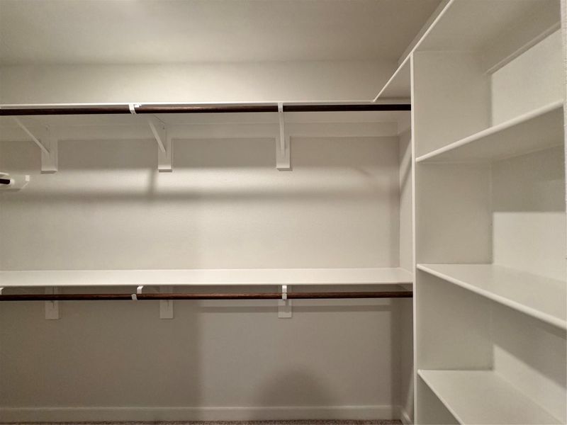 Spacious, unfurnished interior of a new home in Santa Fe, Cleveland (Image 15).