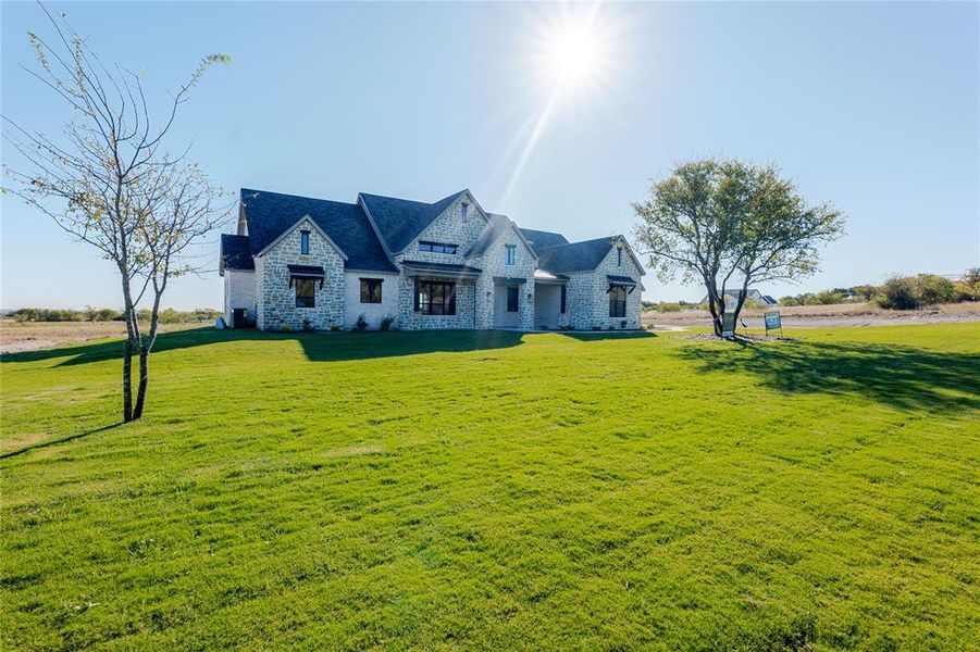 Welcome Home to 3029 Summit Dr. Welcome Home to 3029 Summit Dr.