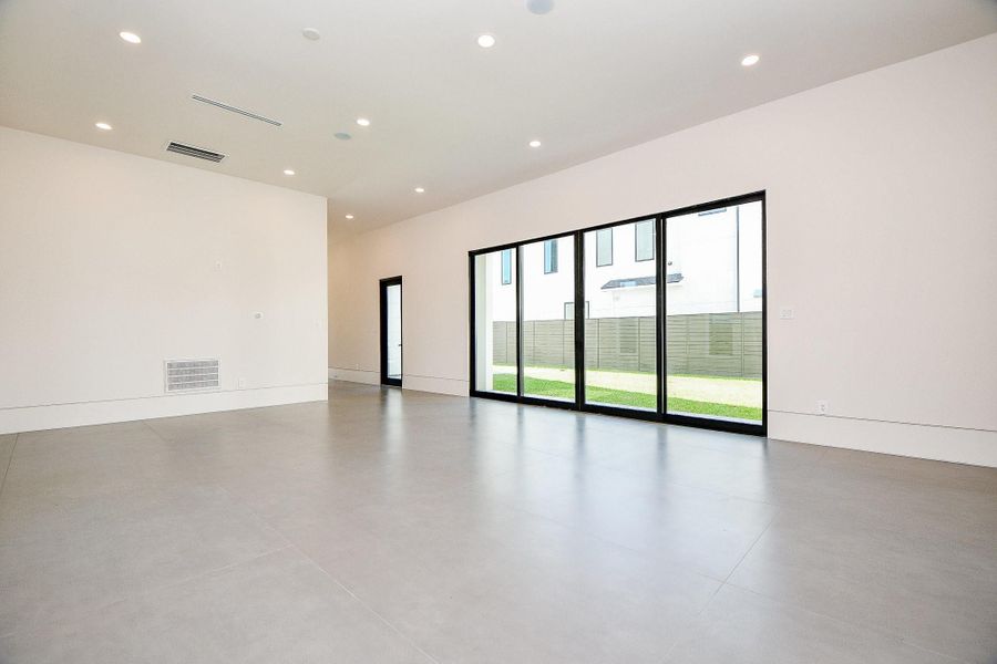 Spacious, unfurnished interior of a new home in , Houston (Image 20).