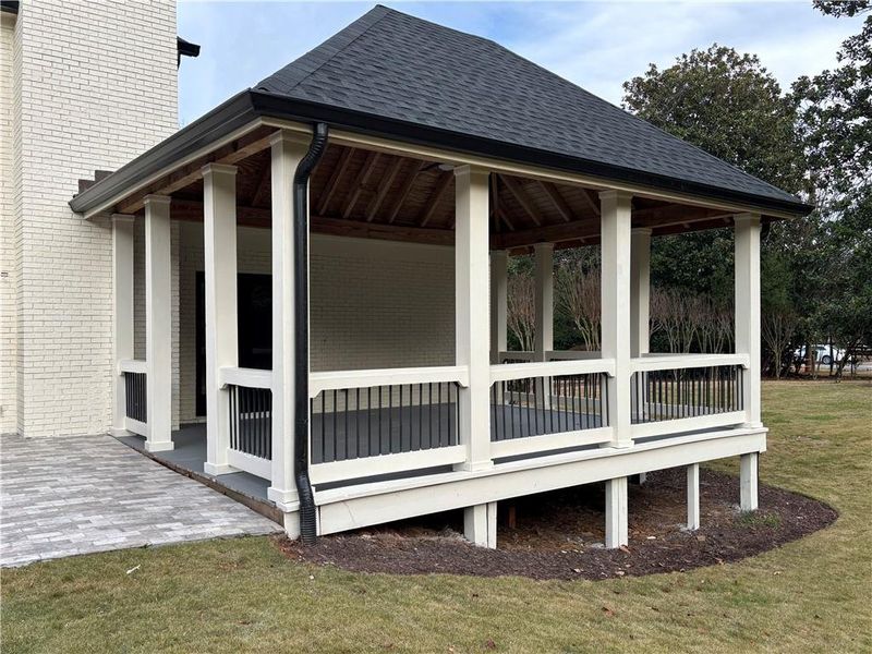 Exterior details and patio area of a home in , Roswell (Image 3).