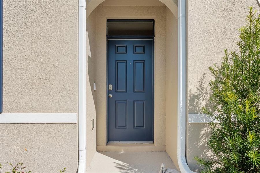 Exterior details and patio area of a home in Oak Pointe, Apopka (Image 22).