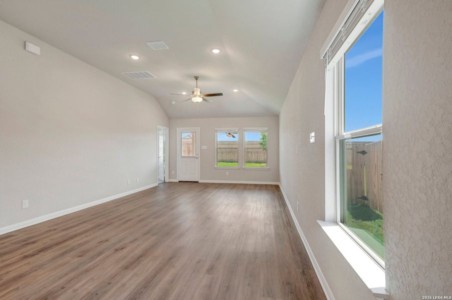 Spacious, unfurnished interior of a new home in Park Place, New Braunfels (Image 30). Spacious, unfurnished interior of a new home in Park Place, New Braunfels (Image 30).