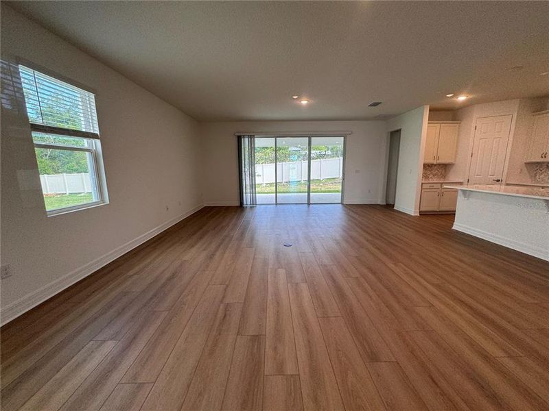 Spacious, unfurnished interior of a new home in Oakview, Apopka (Image 10).