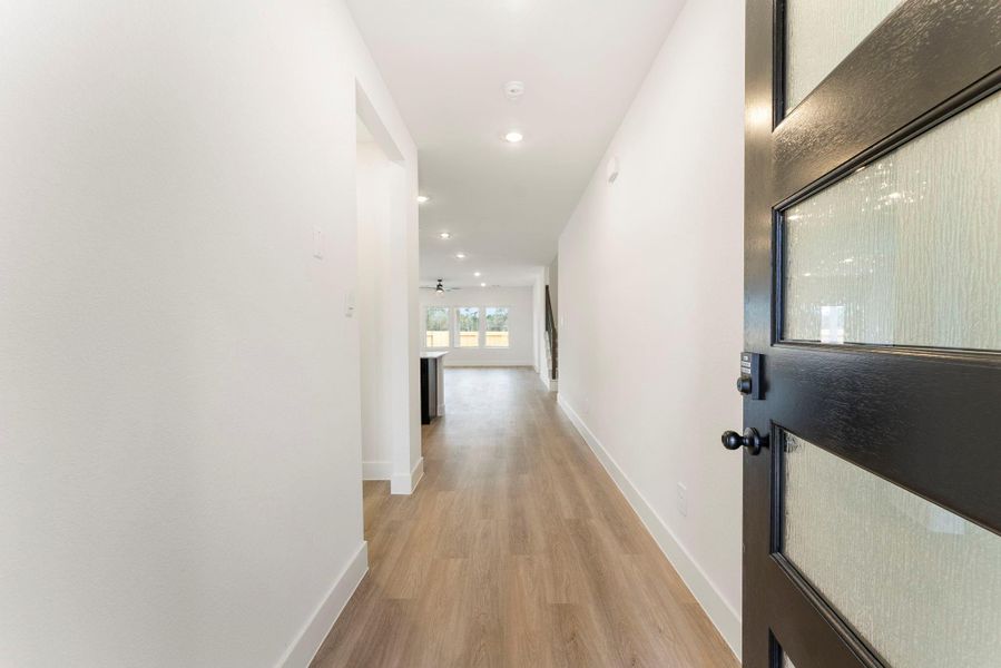 Spacious, unfurnished interior of a new home in Chapel Lakes, Montgomery (Image 30).