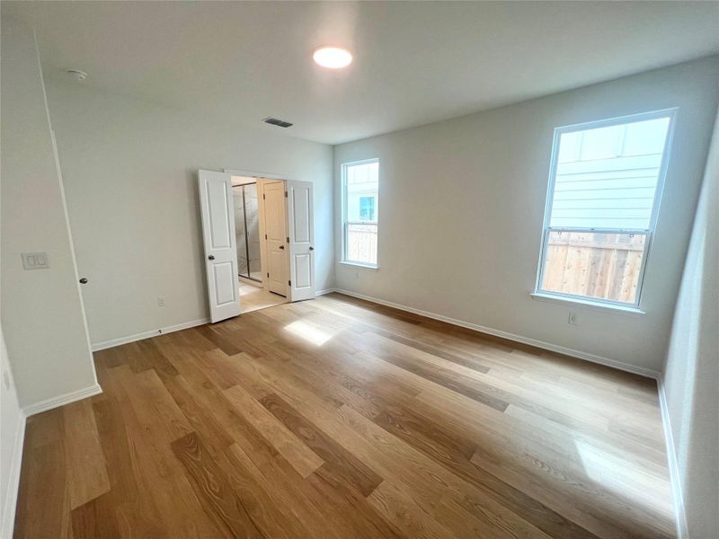 Spacious, unfurnished interior of a new home in Porter Country, Buda (Image 12).